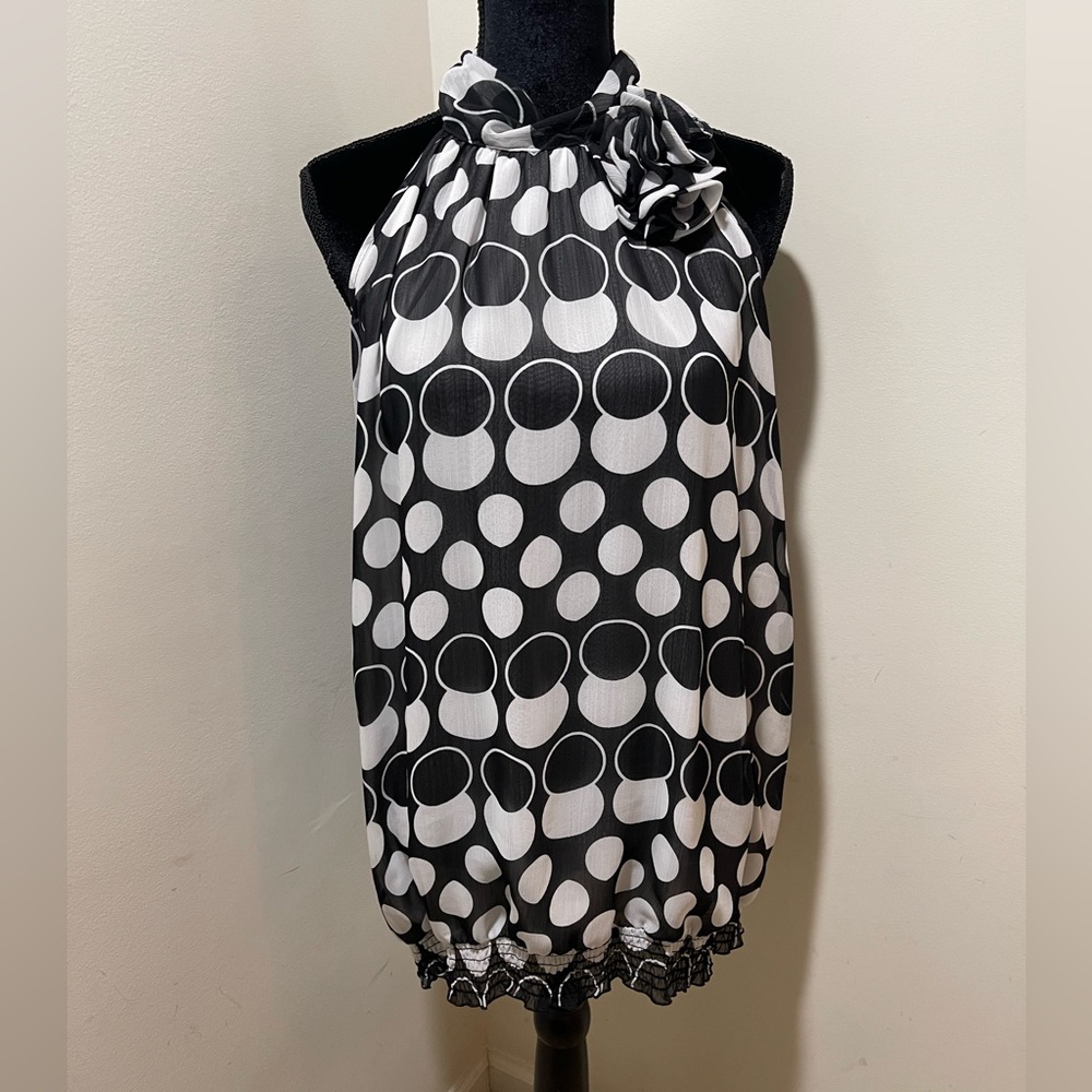 Black and white sleeveless blouse
